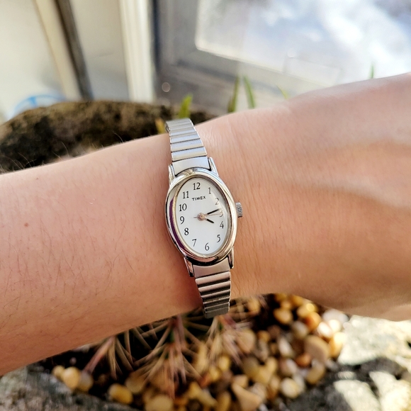 Vintage Timex Dainty Silver Stretch Watch - Picture 2 of 8